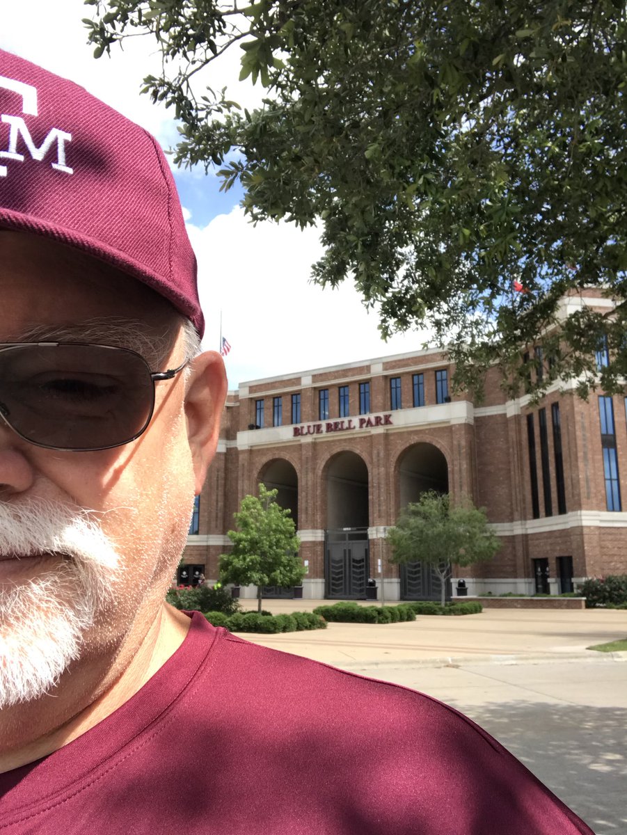 wjmoon's tweet photo. Shared Dad’s book with Aggie baseball team before last game; thanked them for honoring him this season. Thanks Ags and Coach Childress #WM15 https://t.co/Ywf9tKe7kg
