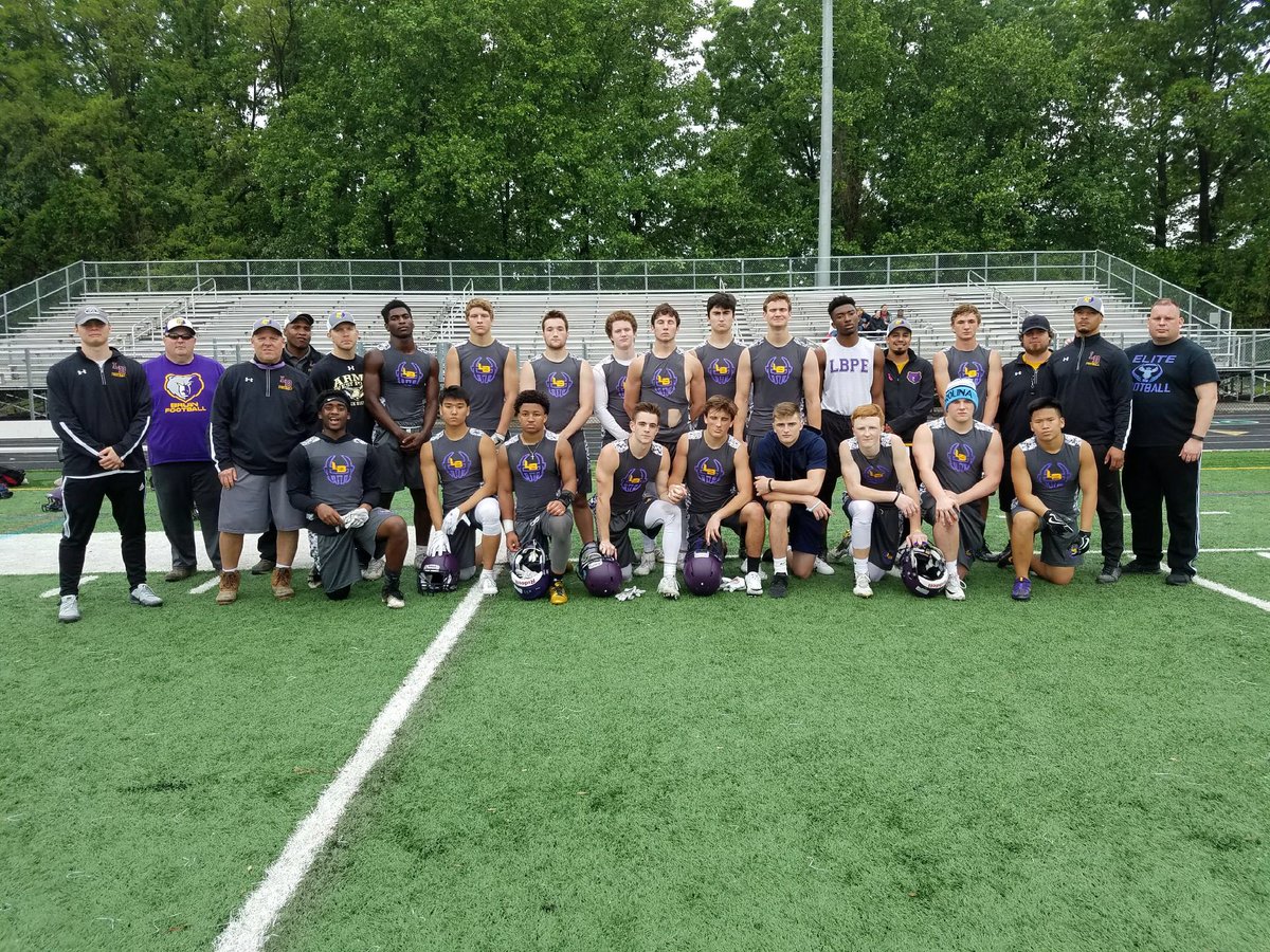 AndrewHoward05's tweet photo. Runner Up at @FCJagsFootball 7-7.
Great day after a slow start. #2018isnow 🏈💪 https://t.co/MgIkPMWJwb