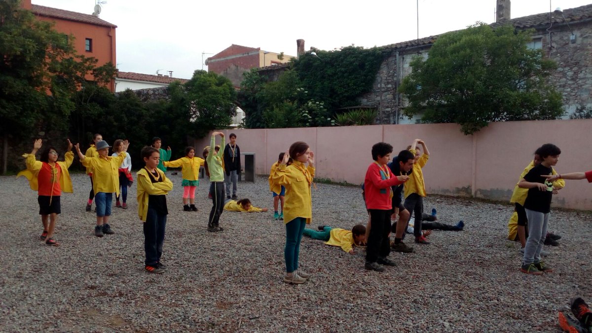 CauVistaAlegre's tweet photo. A la tarda els hem fet activitats d'improvització per la nostra pel•lícula #ProjecteIsComing #SomDeCau #VistaAlegreHoPeta https://t.co/WoeVPxM2T6