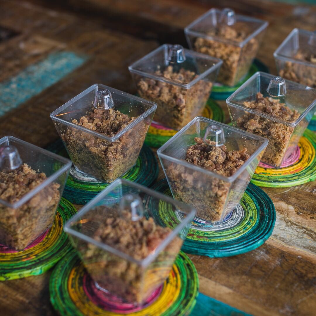 localawi's tweet photo. بثيثنا دلع 🙅🏻‍♀️💁🏻‍♂️ 
.
Batheetha: A traditional dessert consisting of date paste, flour and ghee all mixed #TheLocalWay .Yum 😋 https://t.co/7WGP0u8Uvl