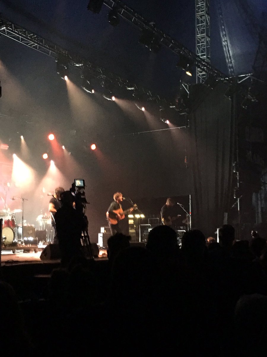 SergeDeCeuster's tweet photo. Klasse-songs, keurig afgeleverd (#envoi) #absyntheminded #gladiolen .. Minpuntje: set te kort https://t.co/W7MFDEasRw