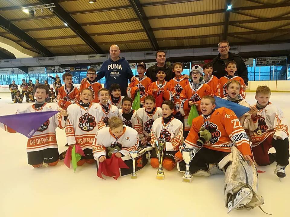 Tournois U11 à Amnéville aujourd’hui 19 mai. 
Nos équipes finissent:
    Epinal 1      Premier🥇🏆
    Epinal 2     8 ème sur 12🥈🏆
Et n’oublions pas l’équipe fille qui était constituée de plusieurs licenciées de notre club termine 10 ème position 12🥉🏆