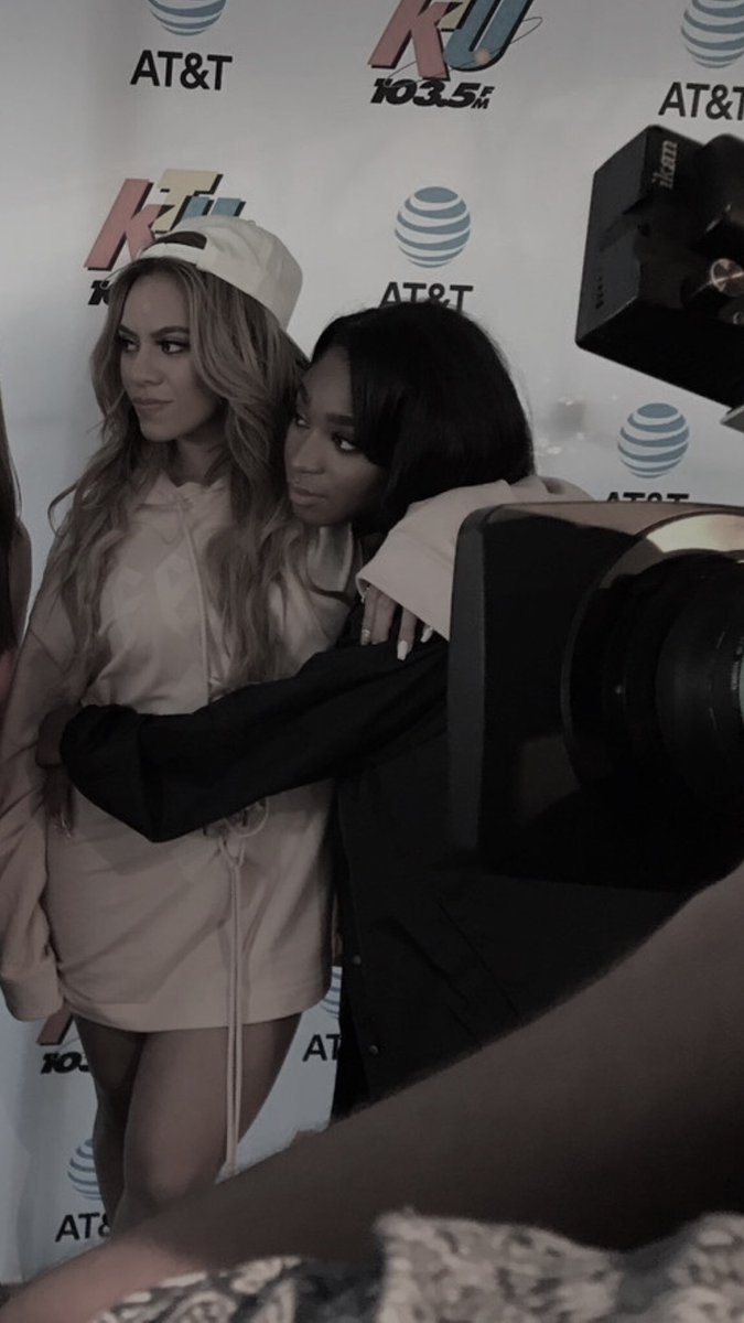 AdrielleNBTS5H's tweet photo. Vou treinar então continuem #BuyDontSayYouLoveMeOniTunes #StreamDSYLMOnYouTube #DSYLMMusicVideo https://t.co/UmZTb0XnWN