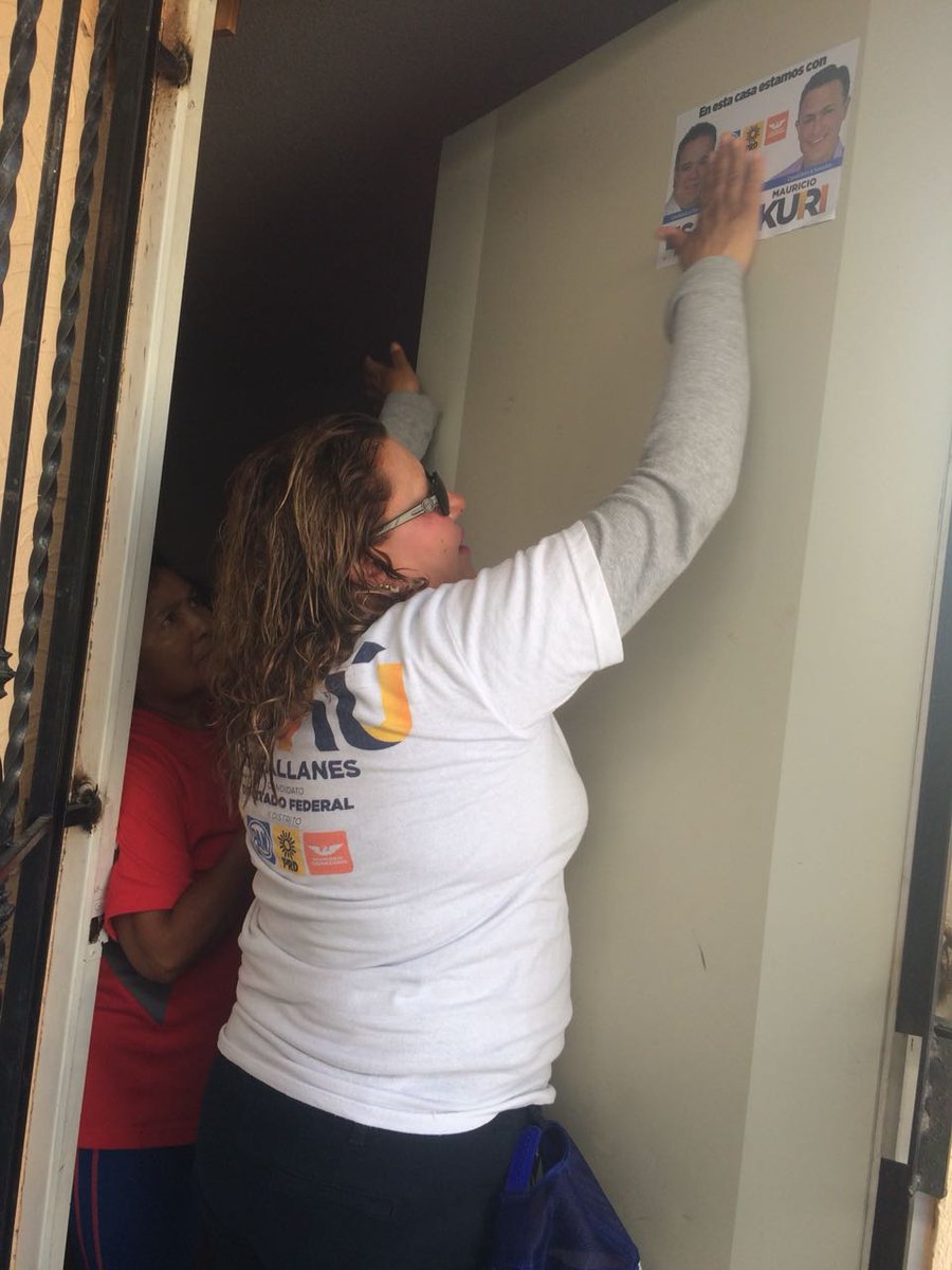 jade412la's tweet photo. Equipo #EsauMagallanes Sabadaba con todo. No puede ser la excepción 😉seguimos tocando puerta. #ApoyandoCJ #UnidosSJR #SanJuandelRio #Hablemosdefrente https://t.co/uc8mxk6V1S