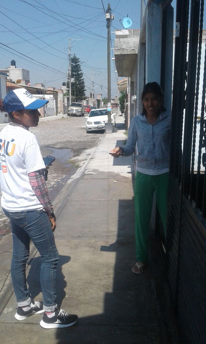 jade412la's tweet photo. Equipo #EsauMagallanes Sabadaba con todo. No puede ser la excepción 😉seguimos tocando puerta. #ApoyandoCJ #UnidosSJR #SanJuandelRio #Hablemosdefrente https://t.co/uc8mxk6V1S