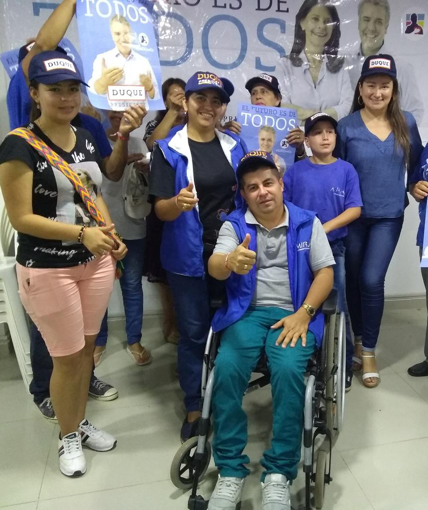 PartidoMIRA's tweet photo. ¡AHORA! Todos en Colombia y el mundo vamos a tomarnos las redes sociales con la tendencia #ConMiraDuquePresidente subiendo fotos y vídeos de nuestro apoyo firme a @IvanDuque y @mluciaramirez. Únete, comparte y no olvides usar el numeral 🇨🇴🌎📲 https://t.co/EbvVd4U9SL