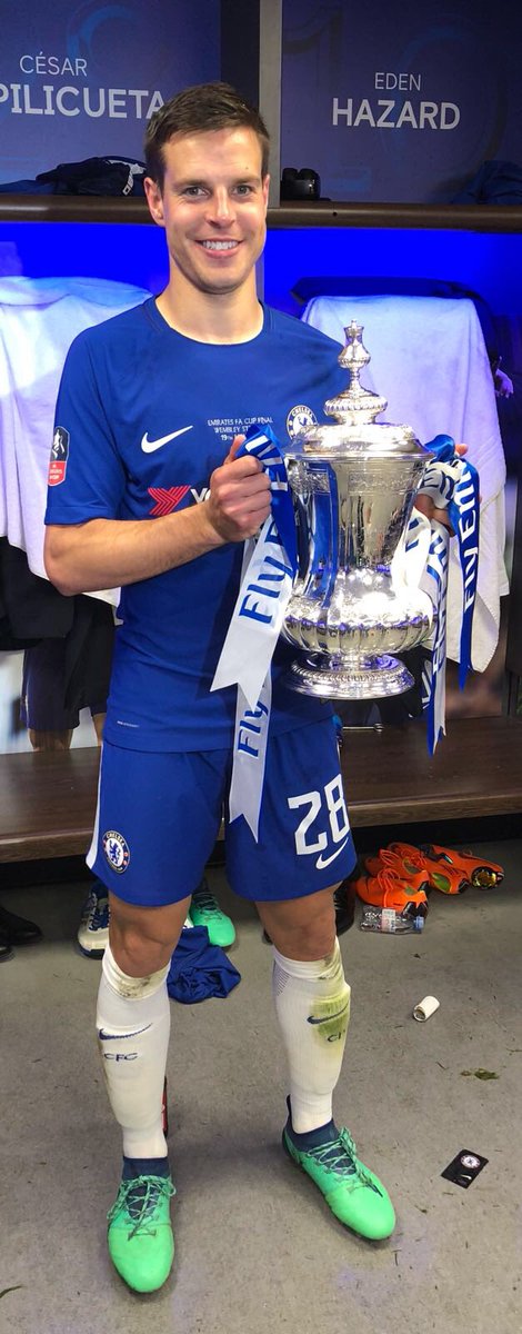 CesarAzpi's tweet image. So happy!! This is for you 🏆🙌🏻 Esta Copa es para vosotros! 💙 #cfc