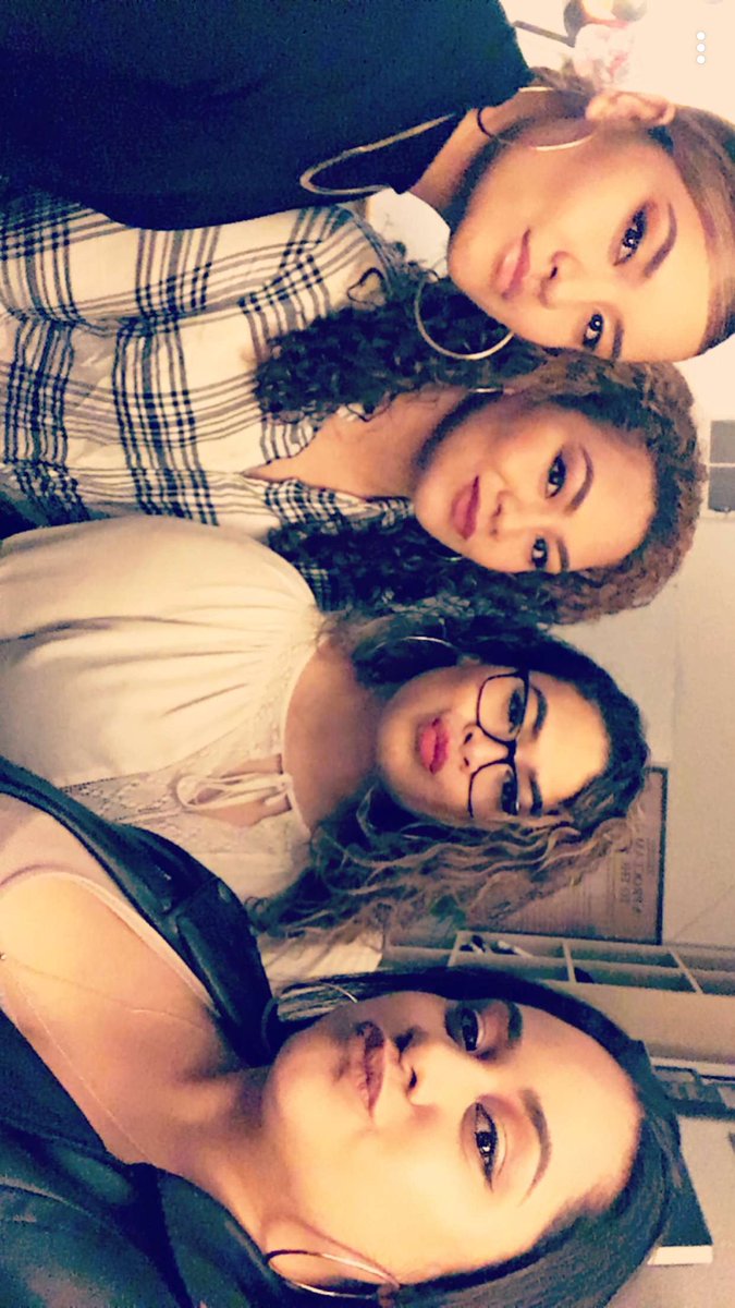 Amasio97's tweet photo. Girls night out 😉😍😍❤️ #ouaaa https://t.co/GzNye55mFV
