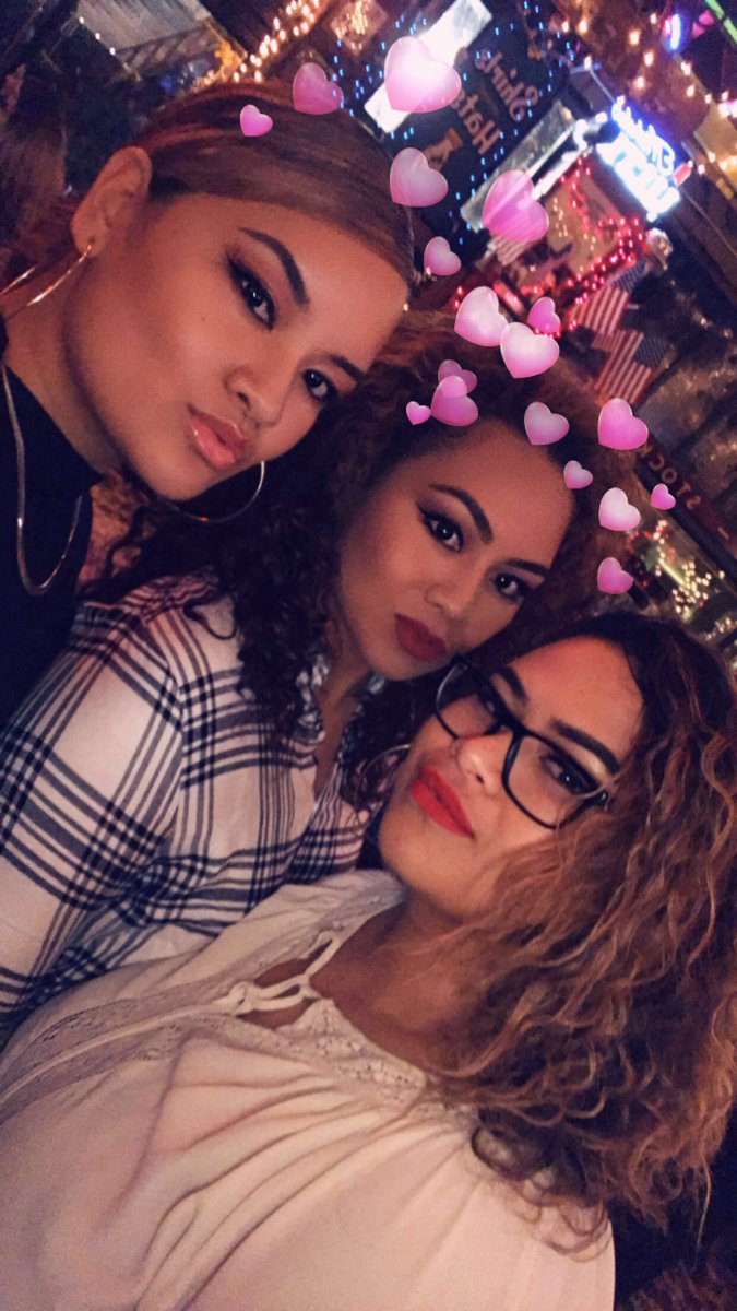 Amasio97's tweet photo. Girls night out 😉😍😍❤️ #ouaaa https://t.co/GzNye55mFV
