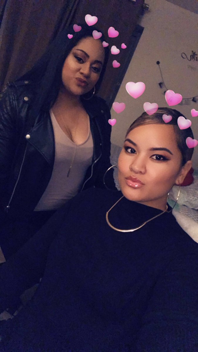 Amasio97's tweet photo. Girls night out 😉😍😍❤️ #ouaaa https://t.co/GzNye55mFV