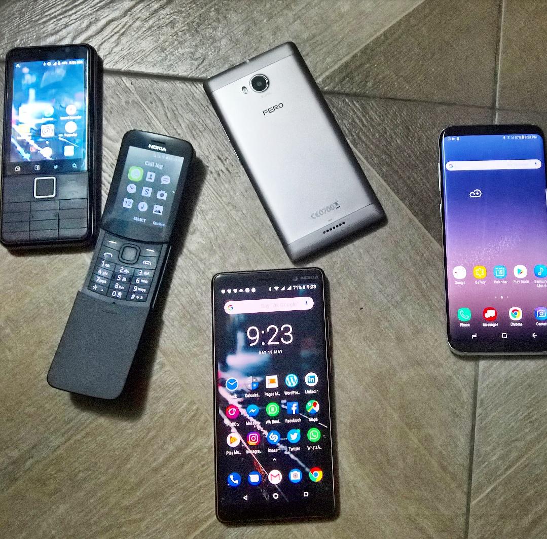 MobilityArena's tweet photo. Name all 5 phones, if you can! #MobilityArena #mobilequiz #phonequiz https://t.co/AEbD5gNwdI