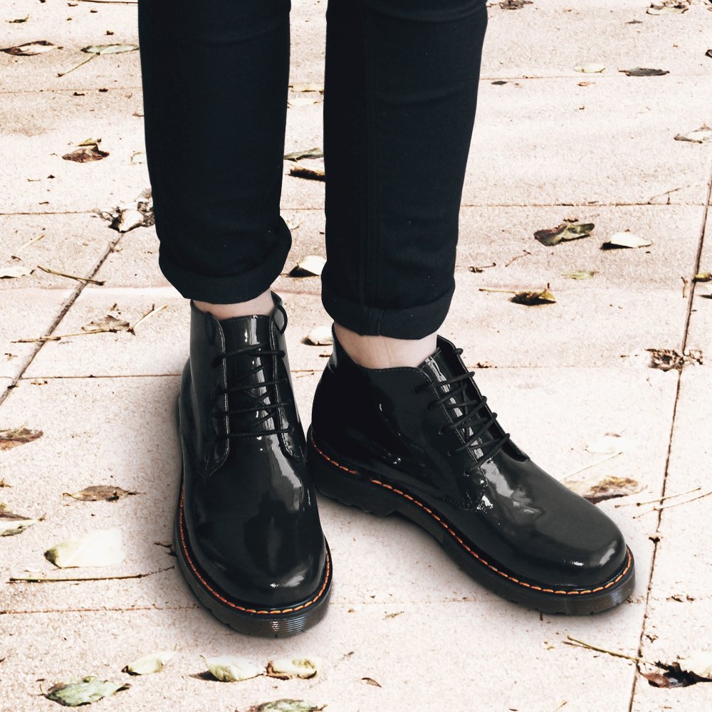 vokage's tweet photo. Si quieres que todos tus outfits siempre tengan mucha onda, un par de estos Parra es lo que necesitas ✌️
• • • 
 #vokage #zapatos #moda #estilo #chile #madeinchile #diseñolocal #fashion #leathershoes #shoes #tendencia #shoeoftheday https://t.co/blFusMCvM1