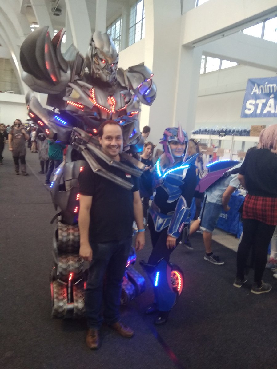 LaserGameBrno's tweet photo. @animefest - den II. - dokonalá nálada panuje i u nás na stánku :) i v neděli si můžete zajít zastřílet zdarma na naši střelnici na Animefestu a dostanete samozřejmě i slevu k nám na Hybešku B) #animefest2018 #anime #lasergame #cosplay #robot #a #transformers https://t.co/B0jlxMsEUZ