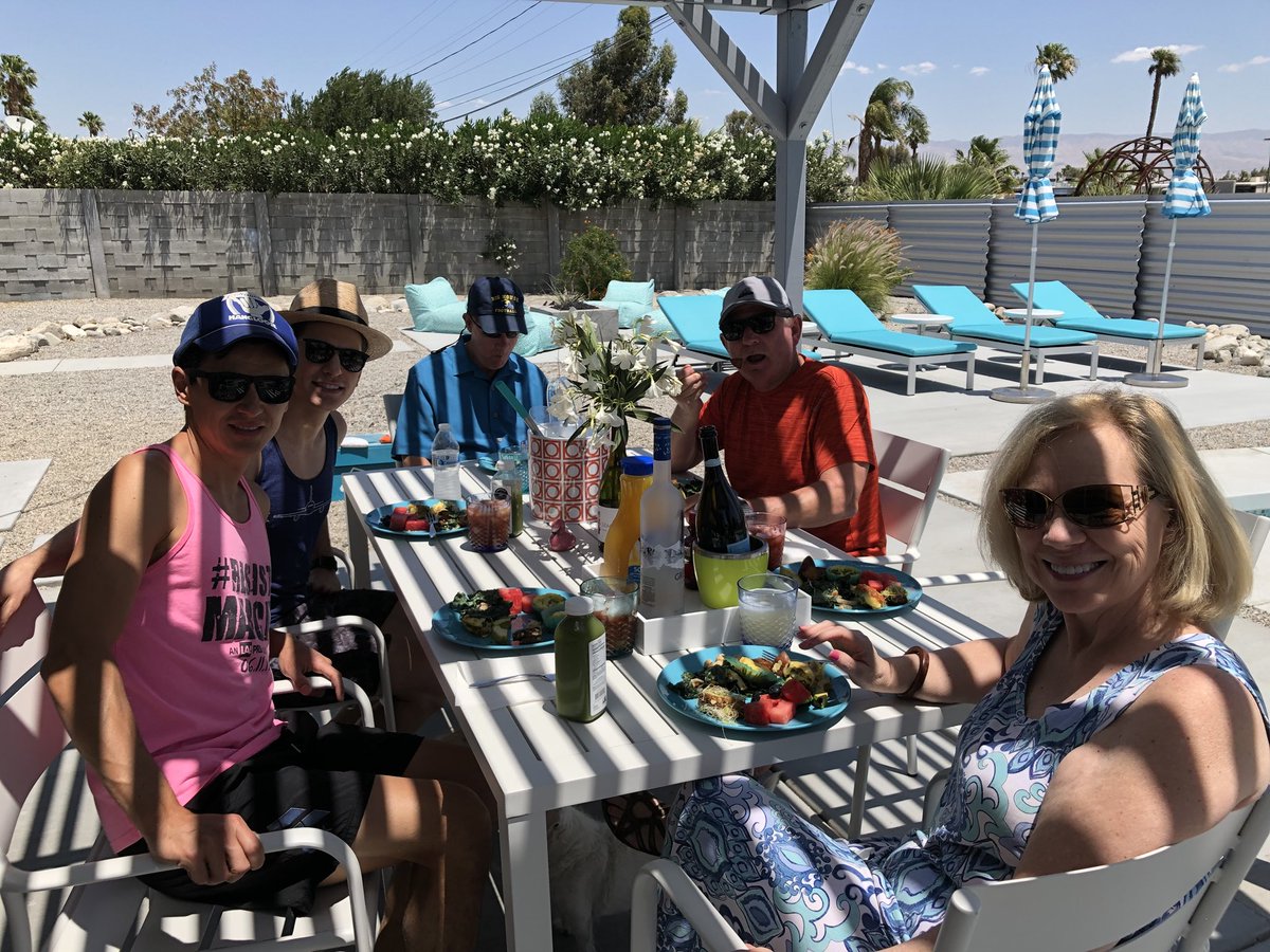 DoctorMikeDow's tweet photo. #Family #DesertLife & So many #BrainBalancing foods! #EatFruitDrinkVeggies @PressedJuicery #AvocadoToast #VeganSausage #OrganicBlueberries #KediterraneanDiet #IntermittentFasting https://t.co/Vx0zbG9SYm