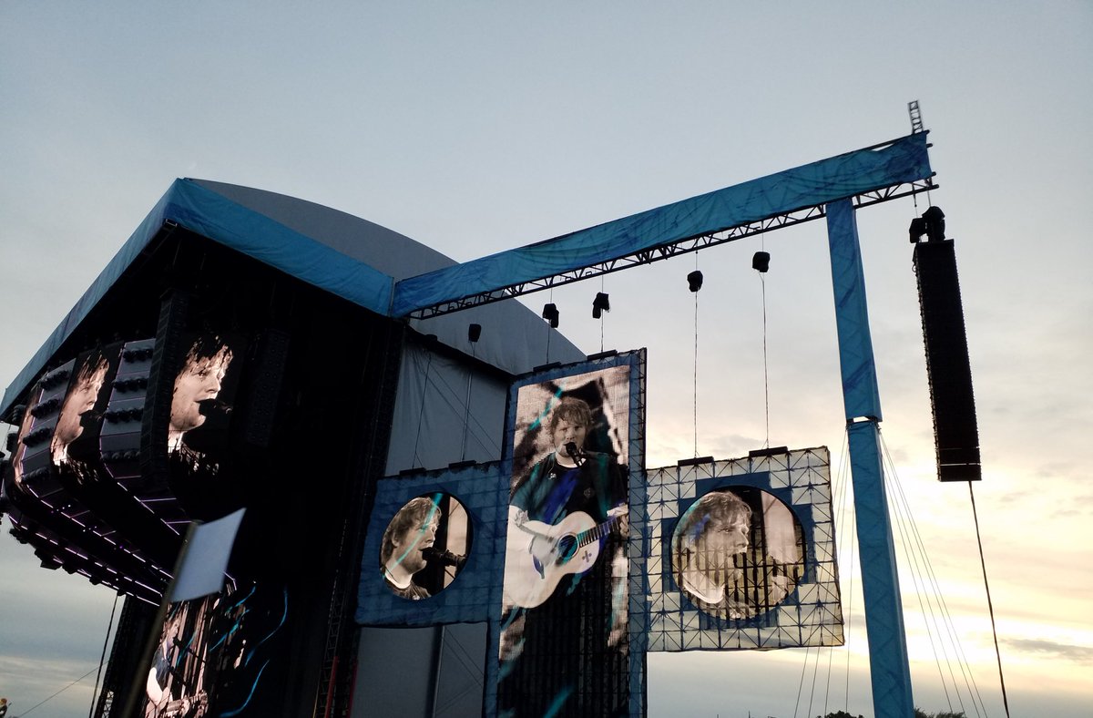 DUBLIN! It's Saturday night &amp; we're feeling good #EdIrishTour #EdSheerleaders #EdSheeran #EdDublin #PhoenixPark