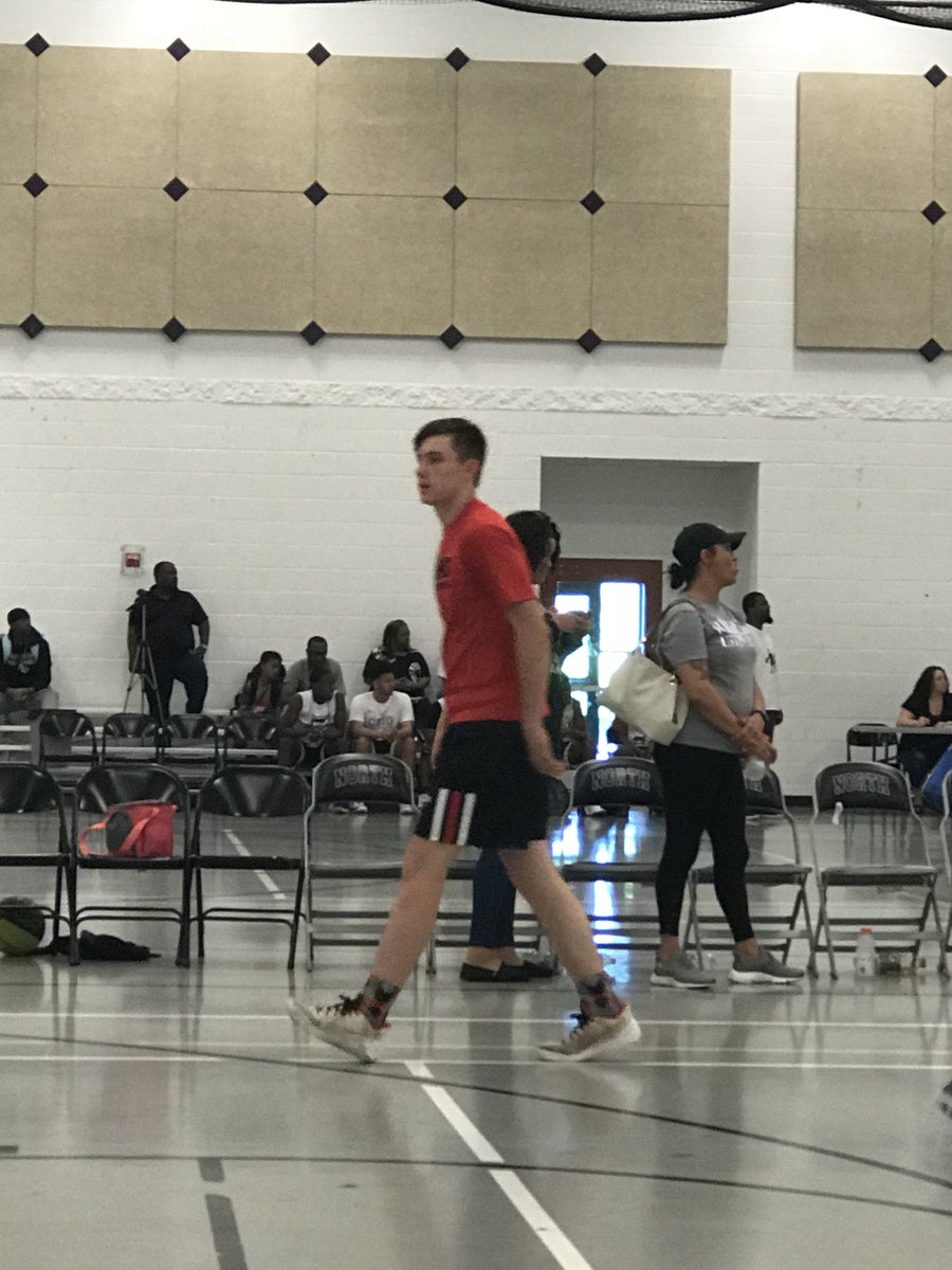 GrahamBoysHoops's tweet photo. Kevin Miller getting ready to go in Pickerington! One of the hardest playing kids I’ve ever coached! #GrahamTOUGH ⚫️🏀⚪️ https://t.co/8ykSDDtlRW