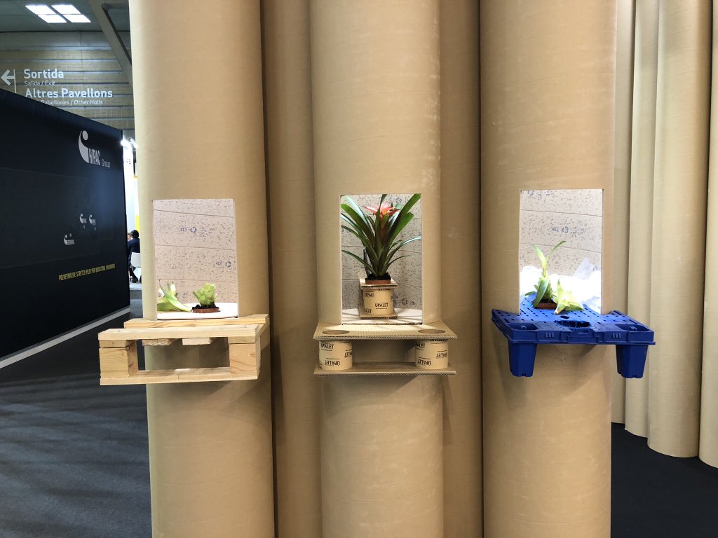 Presentamos nuestra gama de palets de cartón.
Gama Ágil. Para tus envíos por avión hasta 250 kg.
Gama Eco. Tu mejor opción calidad/precio. Hasta 400 kg.
Gama Resistente. Para tus cargas diarias. Hasta 600 kg.
Gama Logistic. Inventado para cualquier circuito logístico. Hasta 900kg