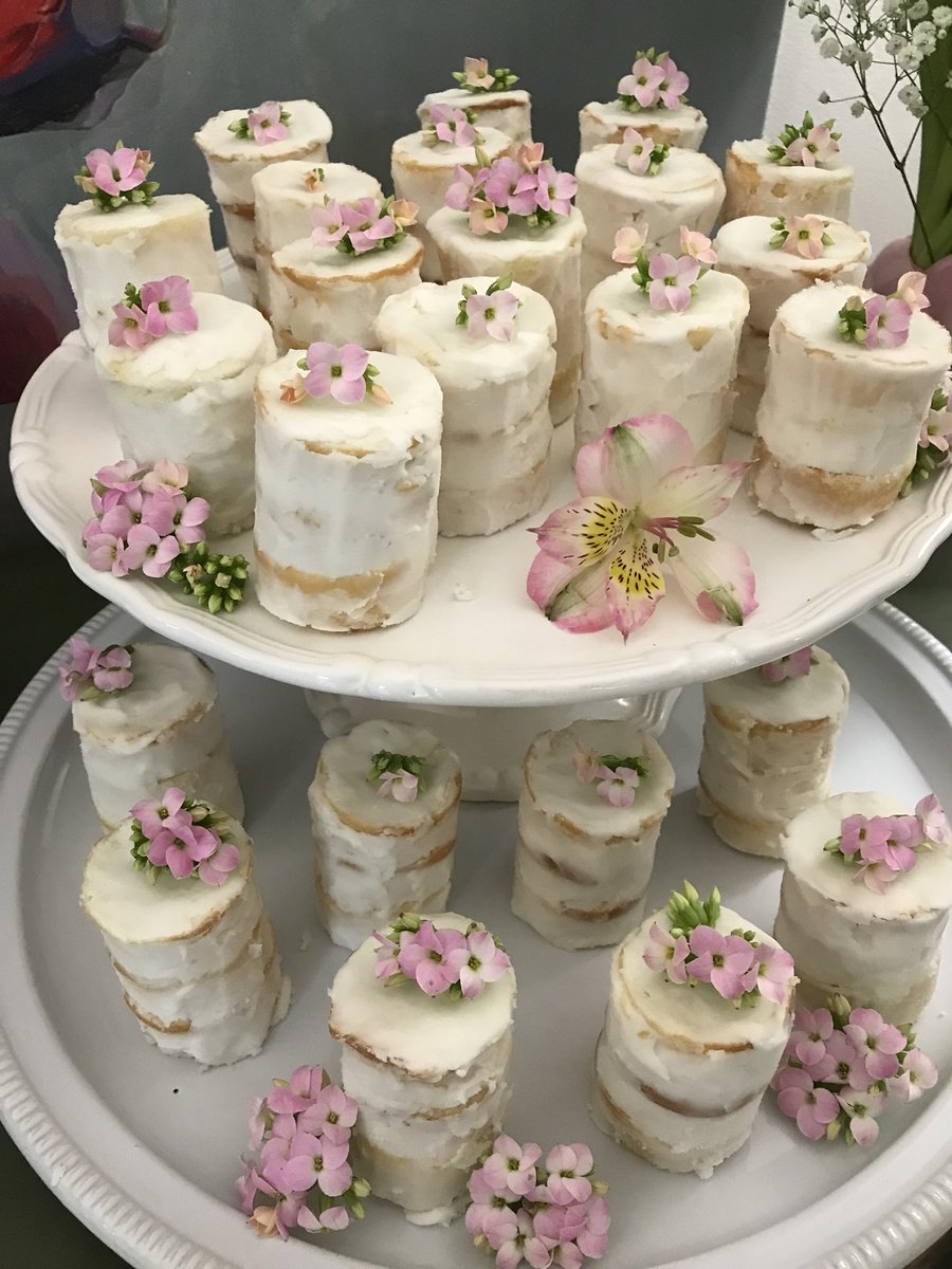 MinisbyMaria's tweet photo. Mini naked cakes! #mini #nakedcakes #mininakedcake #custombakery #minisbymaria https://t.co/bablktCqnB