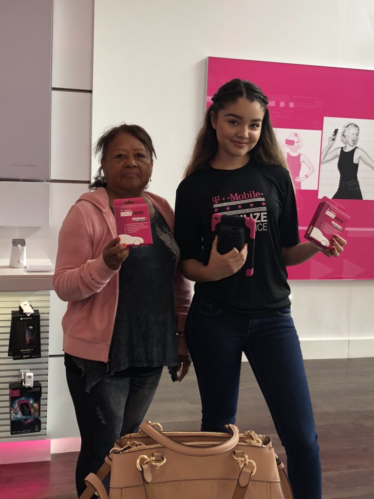 errricckkaaaa's tweet photo. Hayward 2.0 is customer obsessed and taking advantage of that #SyncUpBOGO #HAYWARD #THIZZBAY @JesstIn48 @MGonzal186 @Kfromtmobile https://t.co/aBjU07IgwC