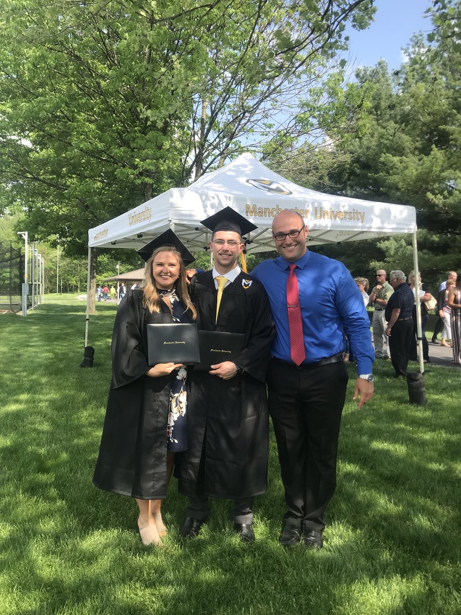 CoachCash1's tweet photo. Congrats to the 2018 MU graduating class! #SHIELDEARNED #PROUDCOACH @MU_SpartanFB https://t.co/Ei5aT1mvTf