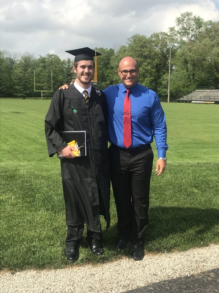 CoachCash1's tweet photo. Congrats to the 2018 MU graduating class! #SHIELDEARNED #PROUDCOACH @MU_SpartanFB https://t.co/Ei5aT1mvTf
