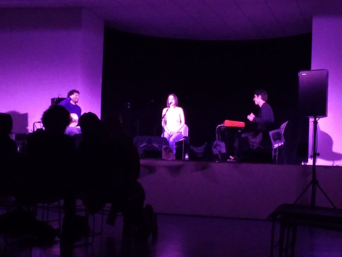 lesvagines's tweet photo. Especular @SilviaTomasTrio A St. Quirze, un plaer compartir escenari amb vosaltres. El proper cop gemeguem juntes! Gràcies a #gallinesdelaserra per convidar-nos! https://t.co/52UzLFNpWu