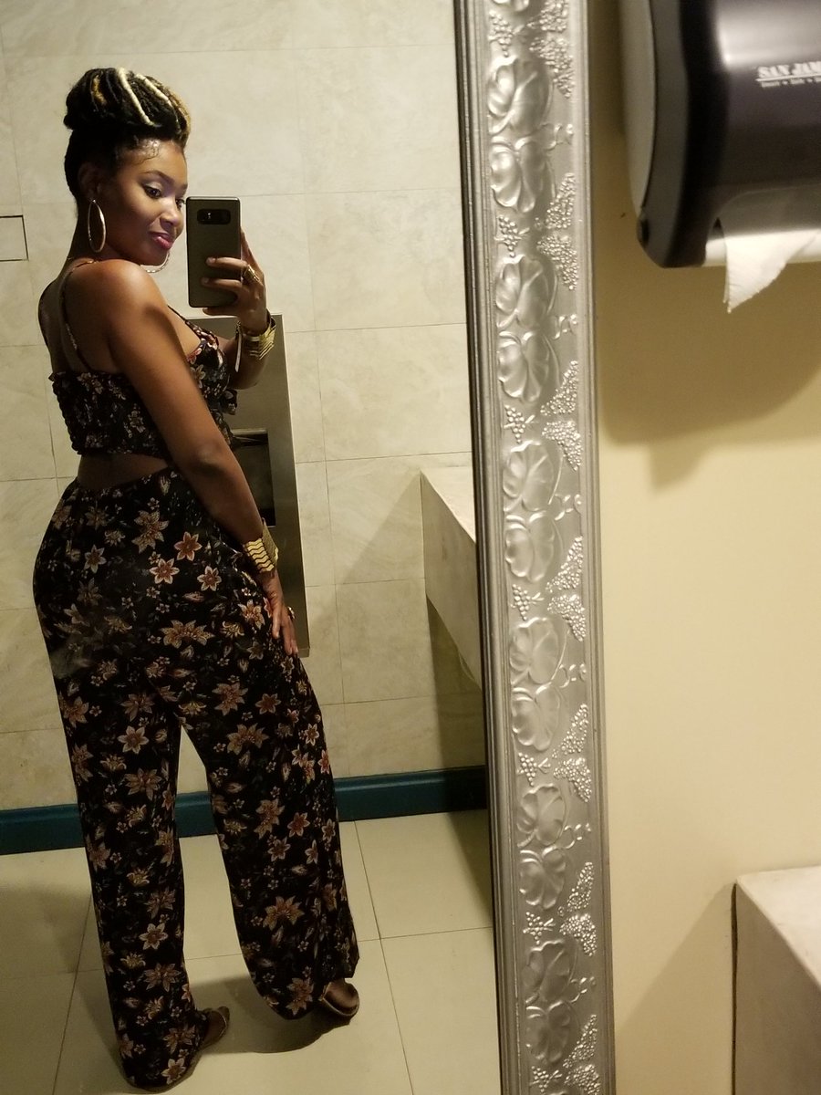 thegawjus1's tweet photo. 5'5" of brownskin sweetness 😌👅
#erthing'sbetteroverhere
#incaseyou'restillwonderingwhy
#HIstalker🙋‍♀️ https://t.co/ToTIhWQ43Q