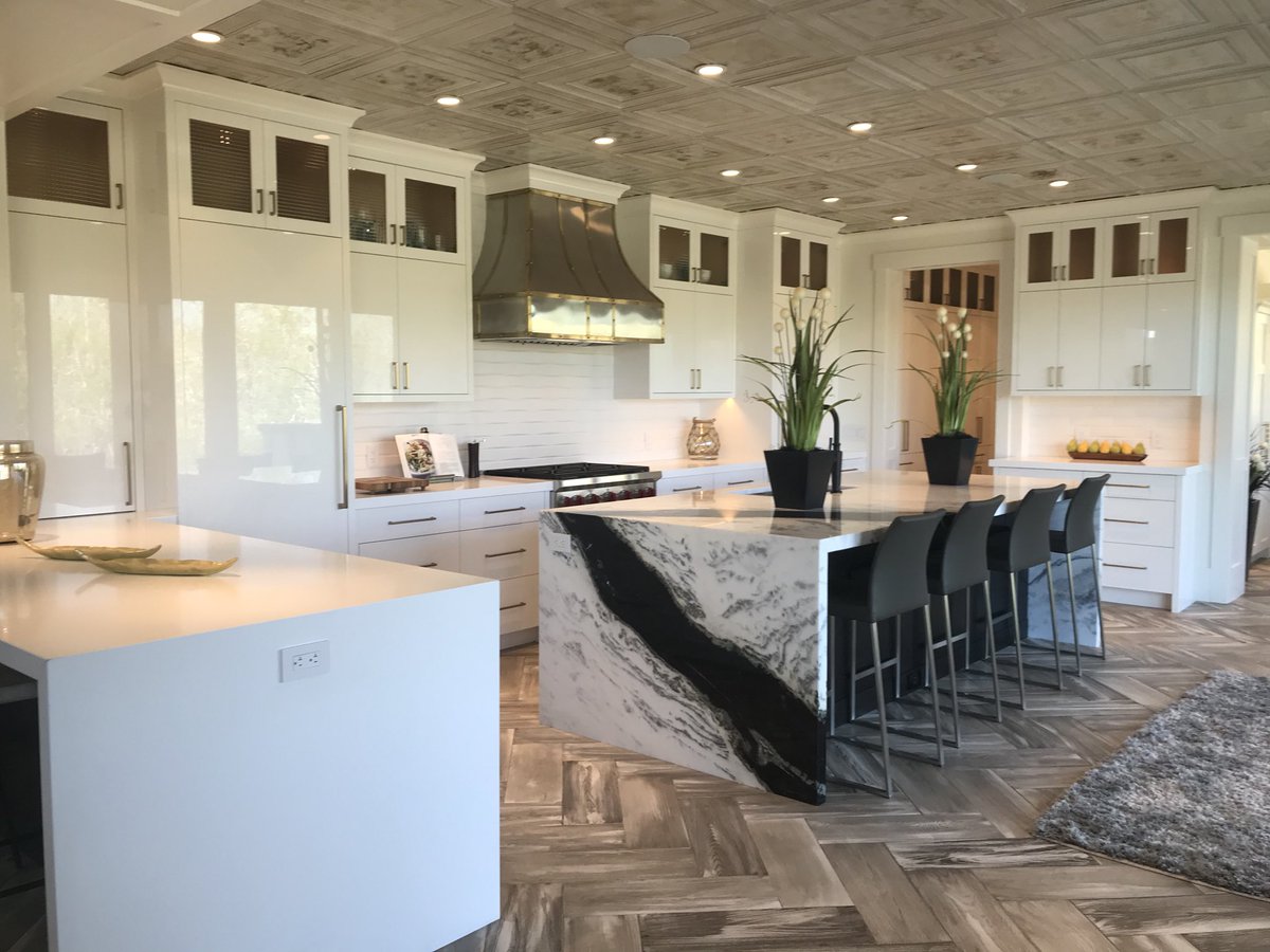 NicoleHenson's tweet image. Looking for a home fit for a princess? Come and see @McKinleyMasters new show home in #Silverhorn @BearspawLiving Open today until 4:30