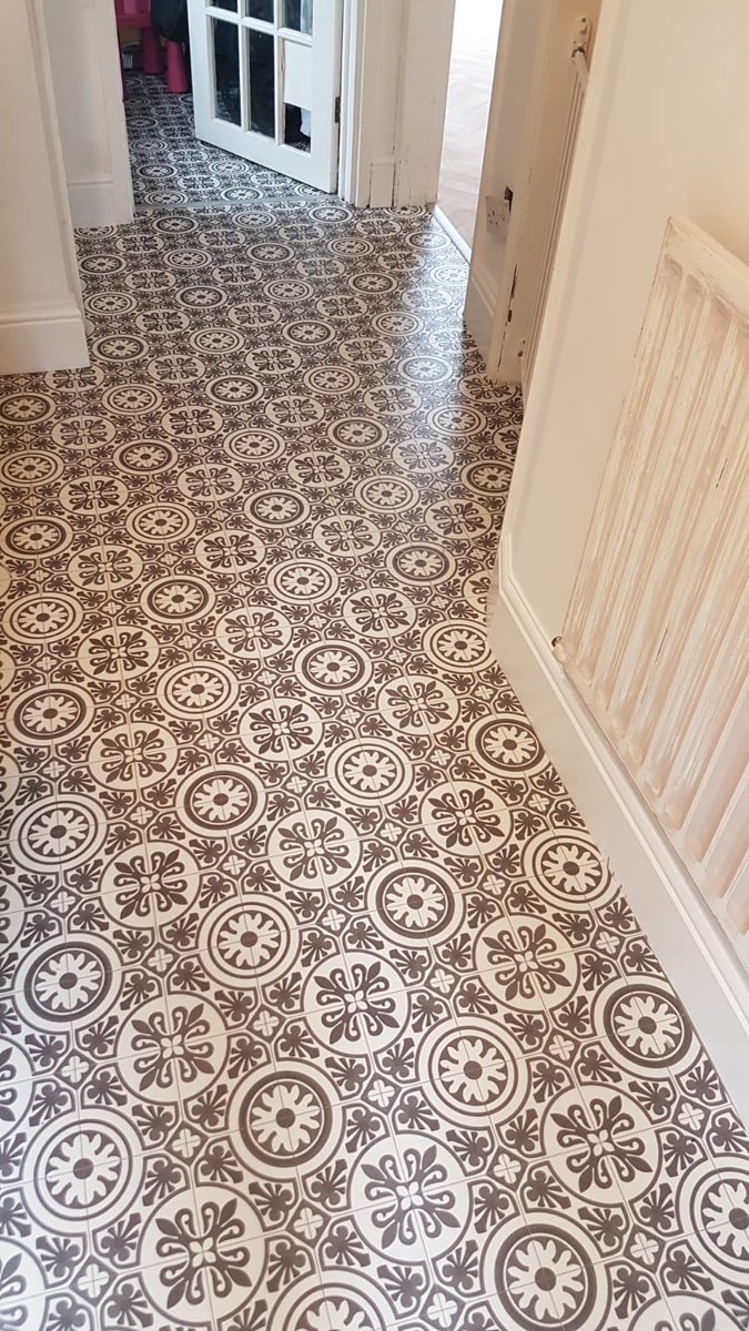 karpetkingdom's tweet photo. How could does this combination look 😍Patterned vinyl is baroque Lisbon 909. Herringbone vinyl is Woodstock Louvre. https://t.co/LQgxsdSv5j https://t.co/GctSgbvu5w