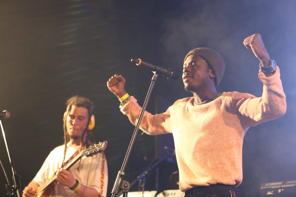 llenguacat's tweet photo. El grup lleidatà @KoersReggaeBand ens fa ballar amb el millor reggae en català al concert Fes-te Meridiana. #llenguacomuna https://t.co/9Vo6R3vtOV