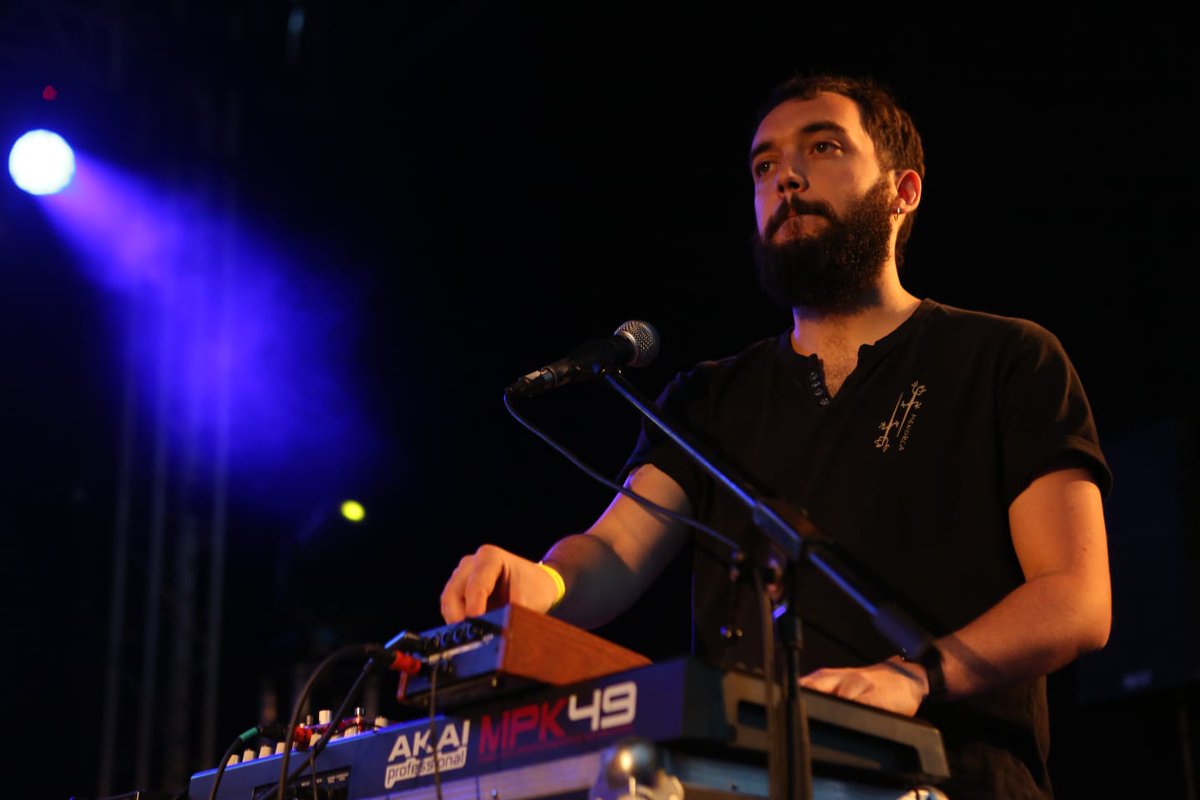 llenguacat's tweet photo. El grup lleidatà @KoersReggaeBand ens fa ballar amb el millor reggae en català al concert Fes-te Meridiana. #llenguacomuna https://t.co/9Vo6R3vtOV