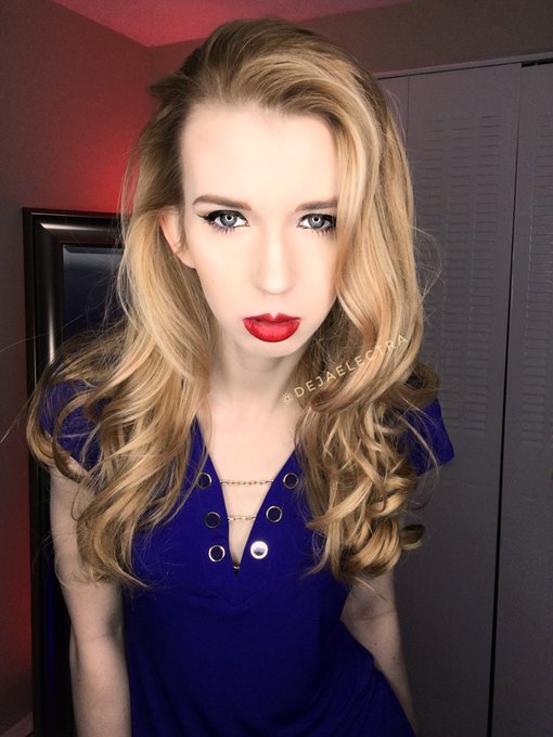 I just noticed that I finally got that NiteFlirt Select trophy on @NiteFlirt!  A full year of non-stop<a href="/tag/niteflirt"class="tags"><span>#niteflirt</span></a>