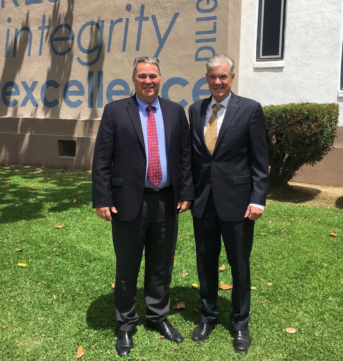 KelsoElementary's tweet photo. State Superintendent of Public Instruction Tom Torlakson visited Kelso on Thursday and helped celebrate Kelso’s recognition as an Imagine Nation Beacon School! https://t.co/9gQbcKRhsN
