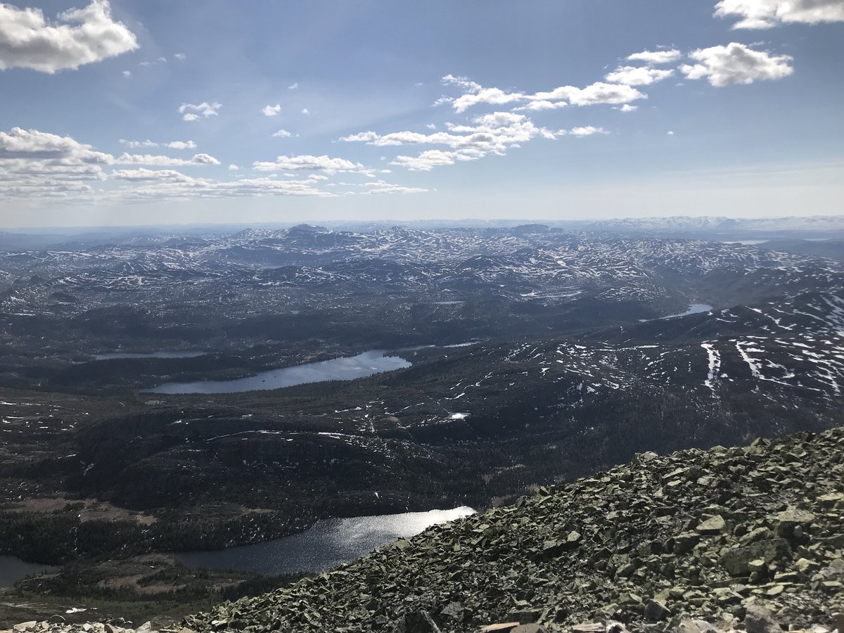 ChloeAprilPS's tweet image. Today we hiked up (and then back down) Gaustatoppen mountain. It was spectacular and we saw 1/6th of the whole of Norway’s mainland. My feet are crying 🏔🌲