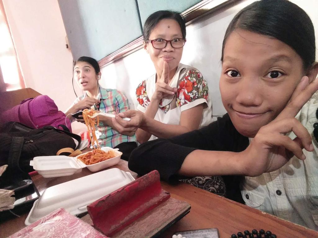 escora_carlota's tweet photo. #MCGIWeeklyThanksgiving 
Happy with you girls... https://t.co/V3c4GCzM0h