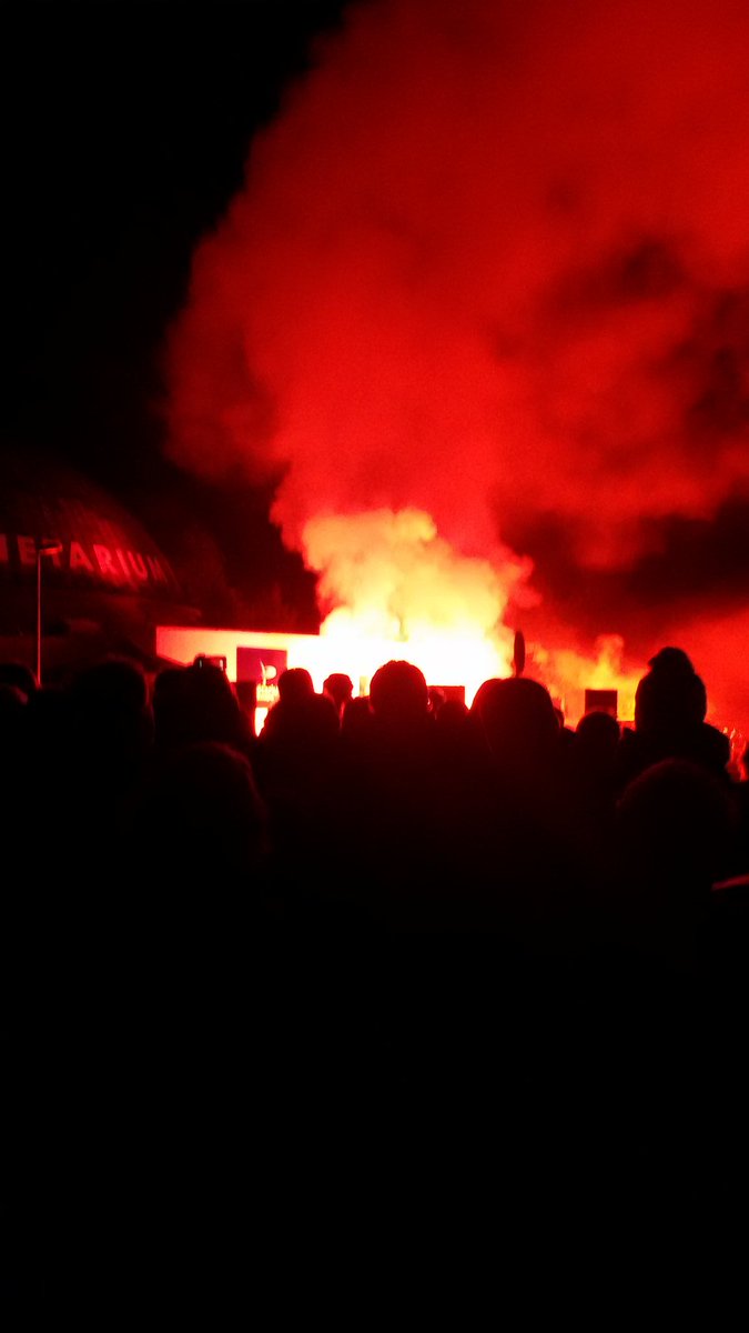 P_ROUSSELOT22's tweet photo. Il y a le feu au  planétarium de Bretagne  pour ses 30 ans https://t.co/aonpWaTNFa