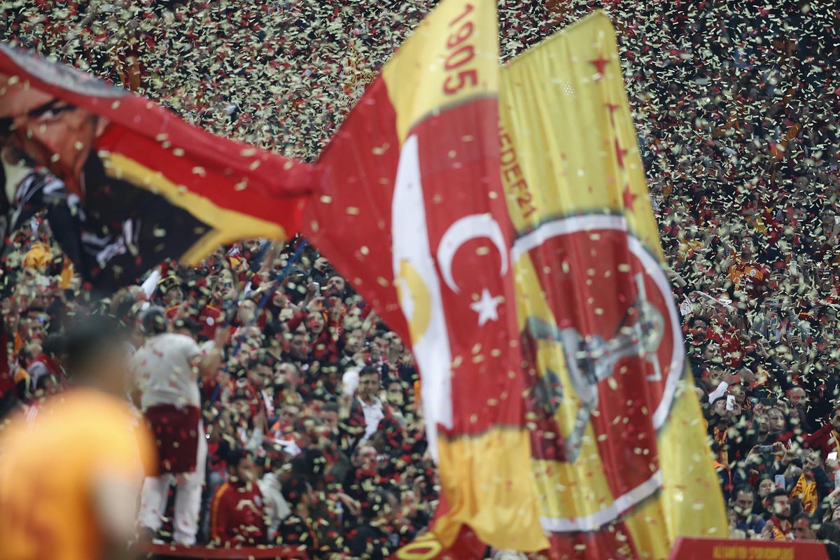 Elif19962018's tweet photo. Sarı kırmızı sarı kırmızı 
ŞAMPİYON CİM BOM BOM https://t.co/9lorSLTRVo