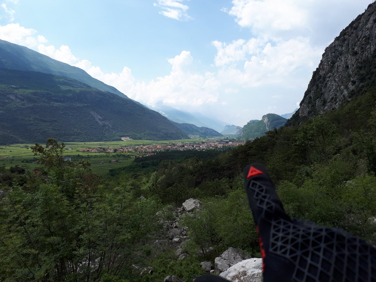 aleploch's tweet photo. The way is the right one and safely for sure! @dainese @specialized_ITA @iamspecialized https://t.co/pjpq2S9QZc