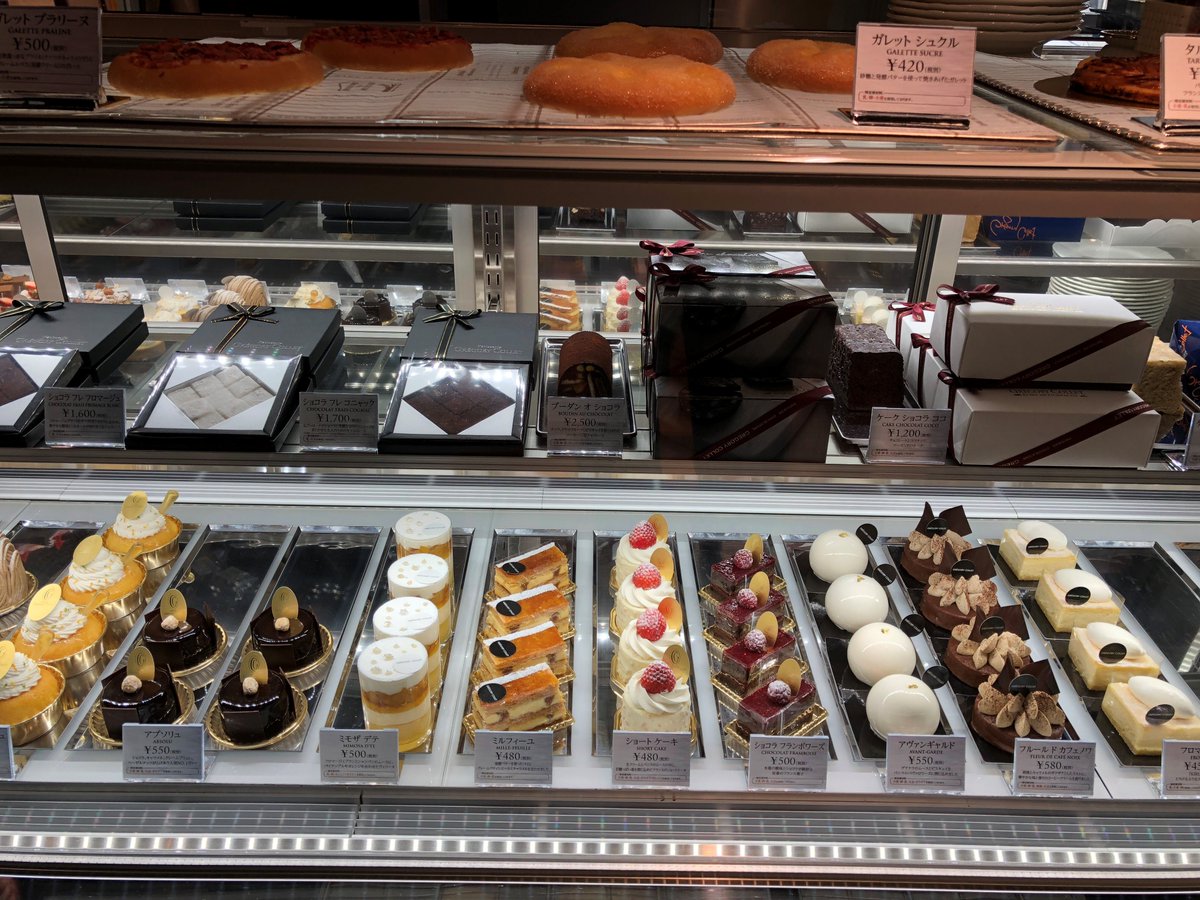 大阪vipラウンジ A Twitter 神戸の三宮にあるおしゃれで美味しいケーキ屋さんパティスリー グレゴリーコレに行ってきました もともと神戸 の元町にあった店ですが最近移転して新しくオープンしました フランス人のパティシェが作るケーキとコーヒーがとっても美味しい