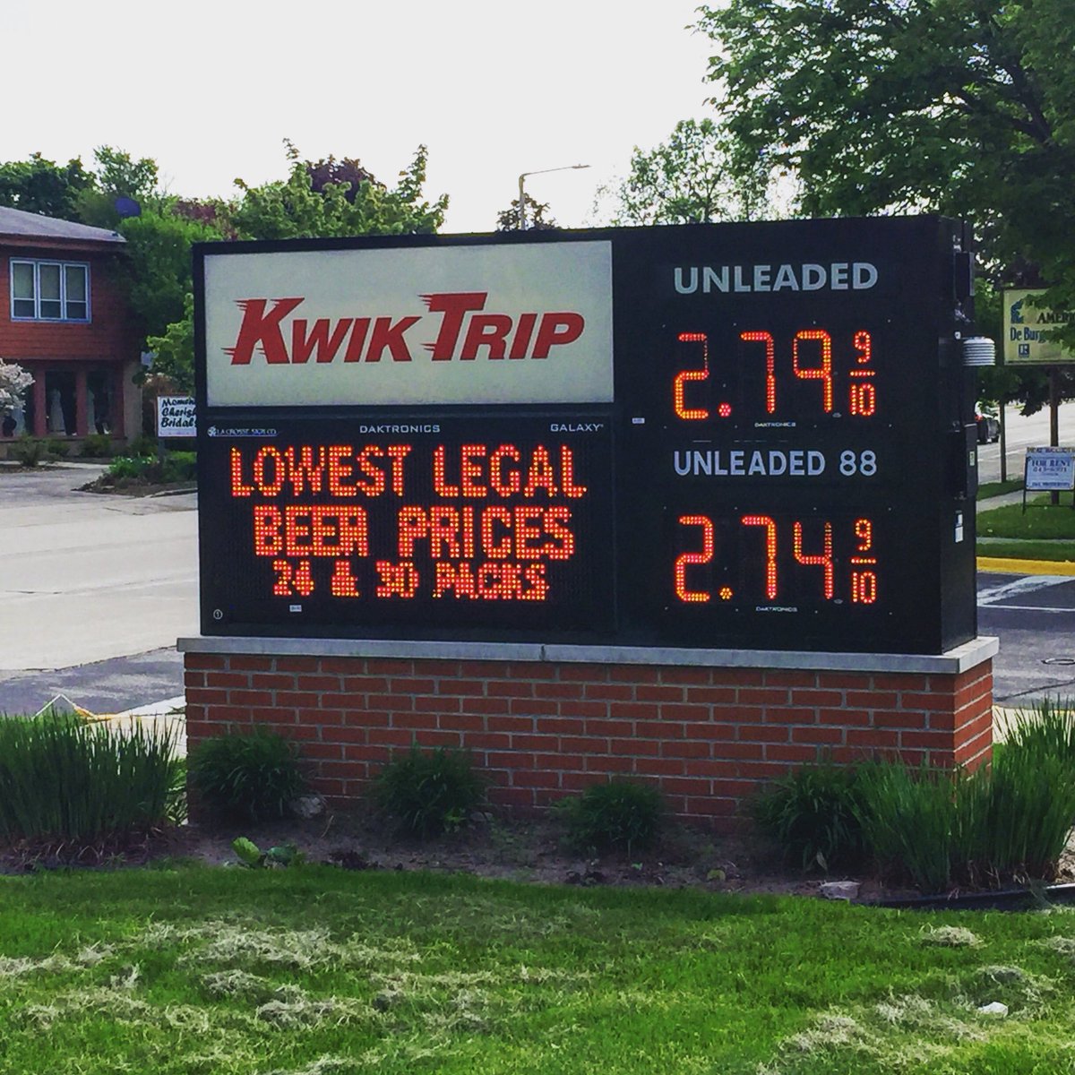 LiveThePursuit's tweet photo. Translation: “We would charge you less for #beer, but it is #illegal for us to do so.” Thanks #government! 😤 And in #Wisconsin of all places! 🤯 #Saturday #beerrun #beertime #beerlife https://t.co/ClMe4oYy67