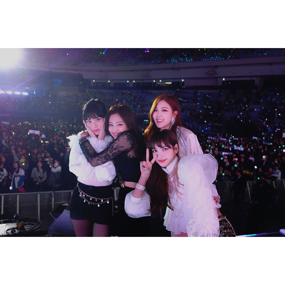 beyourpinkcloud's tweet photo. I nominate #BLACKPINK for #ChoiceInternationalArtist of #TeenChoice Awards . @ygofficialblink https://t.co/IDghWjOq3L