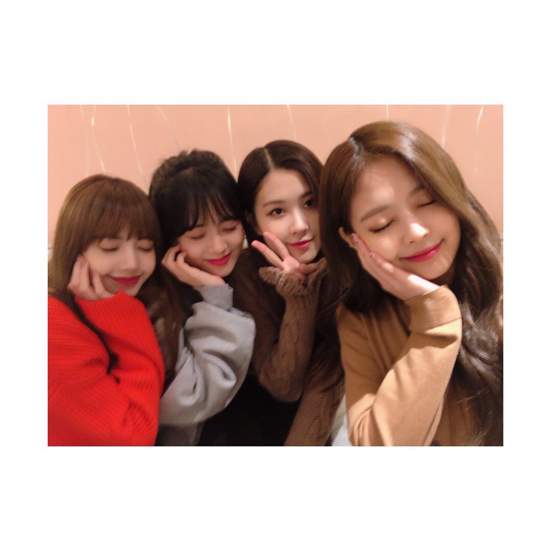 beyourpinkcloud's tweet photo. My #TeenChoice nominee for #ChoiceMusicGroup is #BLACKPINK @ygofficialblink https://t.co/u3jPSVYy8p