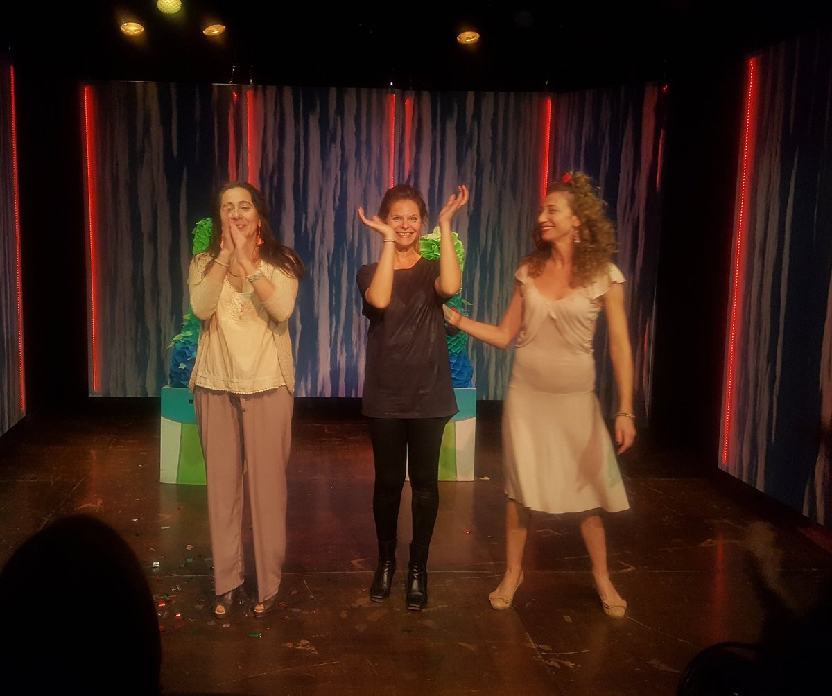 mkgallicchio's tweet photo. Excelente! @LasmujeresdeS #QuienSeLoQueda?! en @NunTeatroBar cc @MelitaGonz #JuliaBonetto #SilviaDeLuca @teatroclases #LauraOliva @alternativa_t Press @BMZComunica #RECOMENDADA https://t.co/mFb1TPGuZY