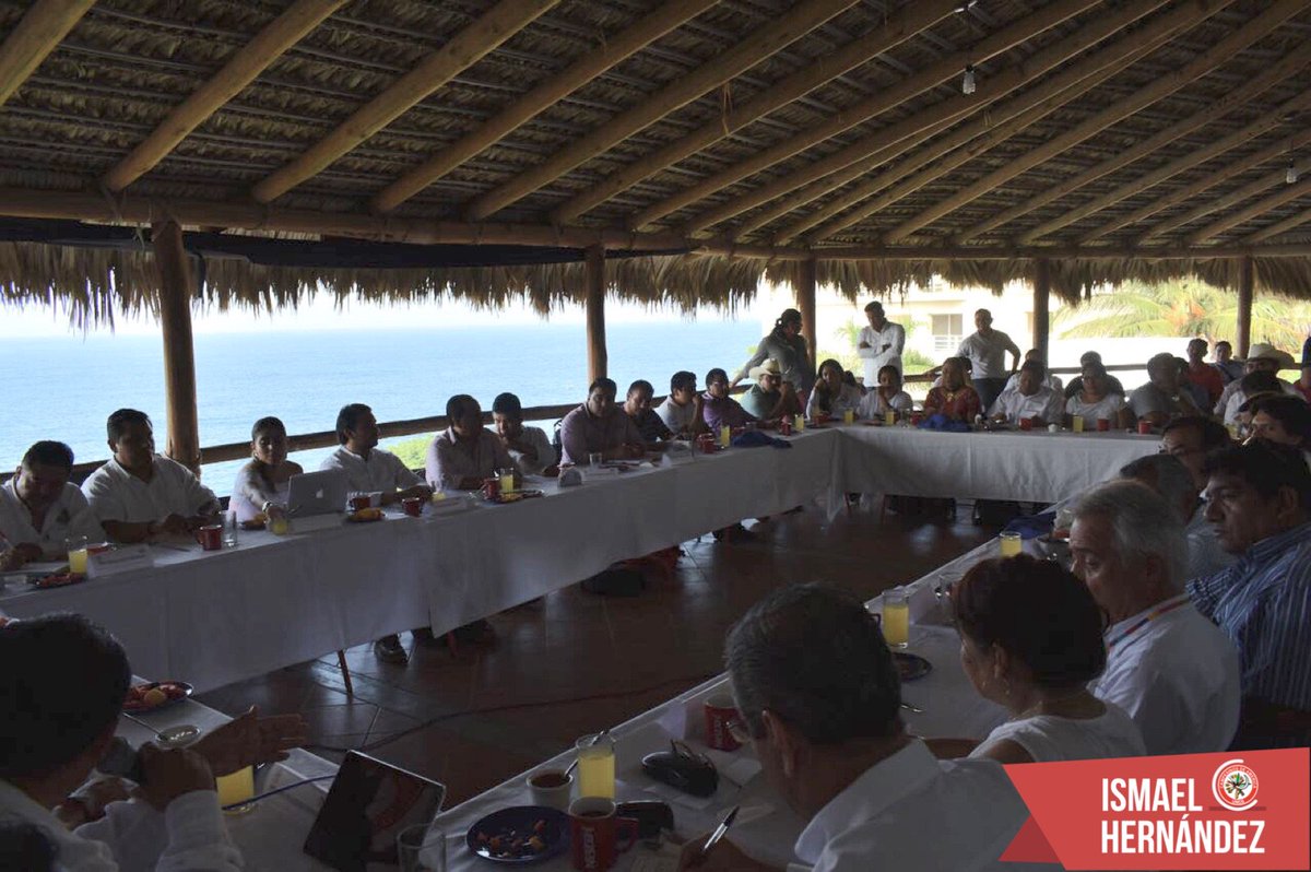 hernandezderas's tweet photo. En todo México los cenecistas nos estamos preparando para un gran triunfo este primero de julio.

¡Los liderazgos de la próxima diputada federal por #Oaxaca, @Liborio_Miriam, @almonte_dr y @JoseAMeadeK son garantía de ello! #MeadePresidente https://t.co/NQLt5c0lof
