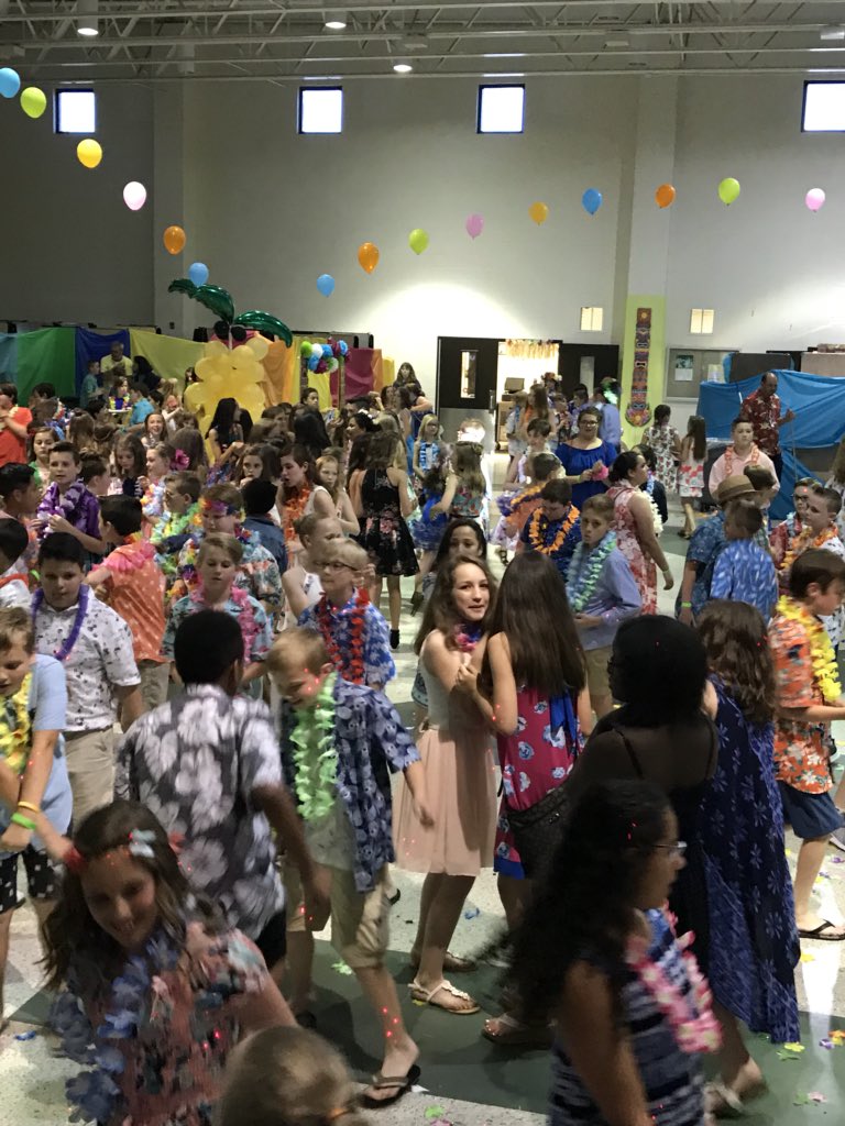 CreeklandMS's tweet photo. Class of 2025 got a head start on breaking in their new school! #5thGradeDance #CreekLife #GoinGrizzly #LuauLife @AveryElementary @BGESTEM @MacedoniaElem @FreeHomeES https://t.co/XMUM27m82i