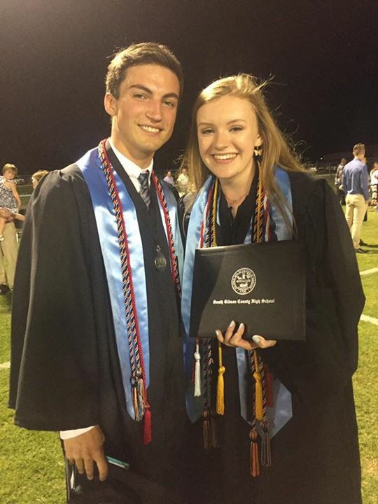 ledellee's tweet photo. Happy bday to one of my fav people I miss u friend 💕 https://t.co/ykAUXl69bz
