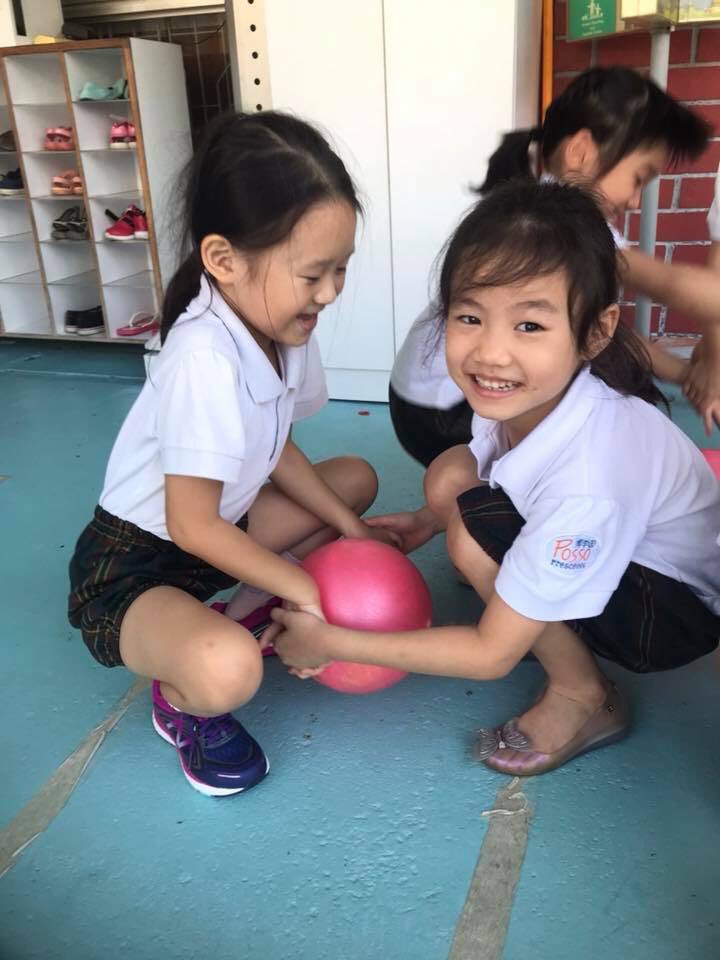 Little C and her best friend. Too bad this will be their last school year together 😢 #possopreschool #thelittletroublemakers #clsl