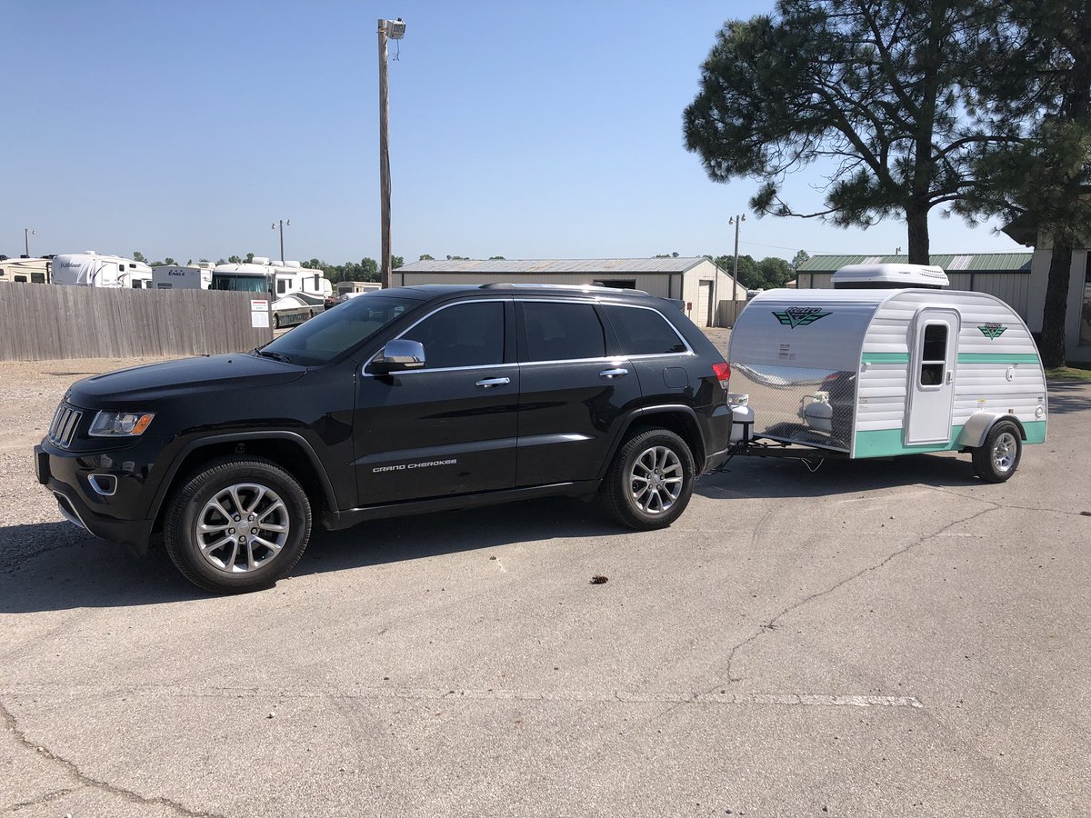 FloydsRVs's tweet photo. Perfect match.....tows like a dream. Retro Jr is here to make a Sr Impact on the camping scene. #teardrop #rv #camping #adventure #oklahoma #retro #riversiderv #jeep #easytowing #campfire #campfiremovement https://t.co/dUYuEO3ekk