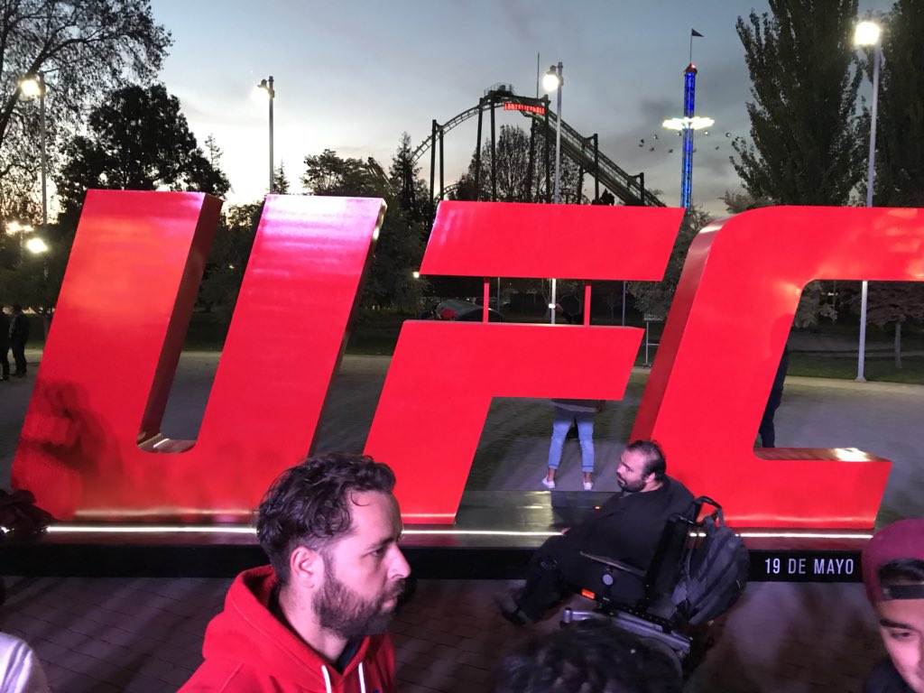 adnradiochile's tweet photo. Ya está en desarrollo la primera pelea de la noche en #UFCenChile #UFCenChile: Claudio Puelles vs Felipe Silva https://t.co/ZxQapDgrl8