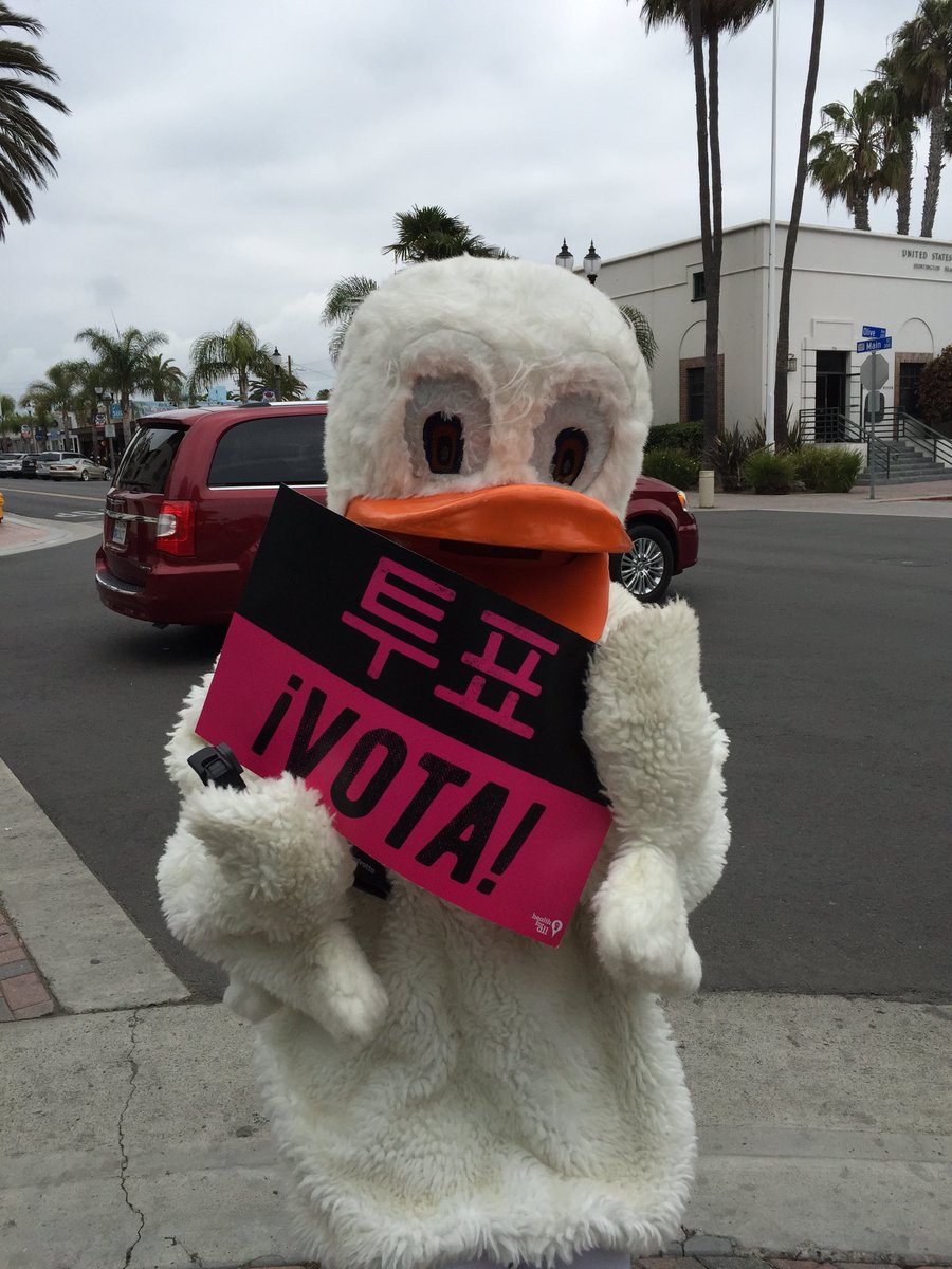 KidsPartnership's tweet photo. We’re out here at the #HuntingtonBeach #Duckathon w/ @AltaMedHealthS & our #ocacts coailiton getting folks registered to #VOTE & sharing our #VoterGuide w/ info on essential #children’s issues. Come by or download your copy at https://t.co/OrIGjRWLFz #BuildingOurFuture2018 https://t.co/rRH5CdNWi1